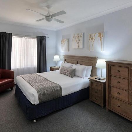 يونغ Colonial Motel & Apartments المظهر الخارجي الصورة