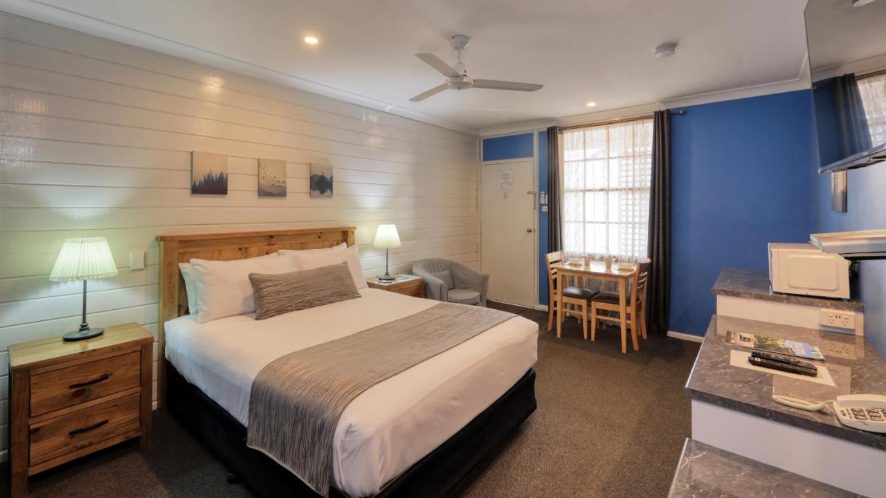 يونغ Colonial Motel & Apartments المظهر الخارجي الصورة
