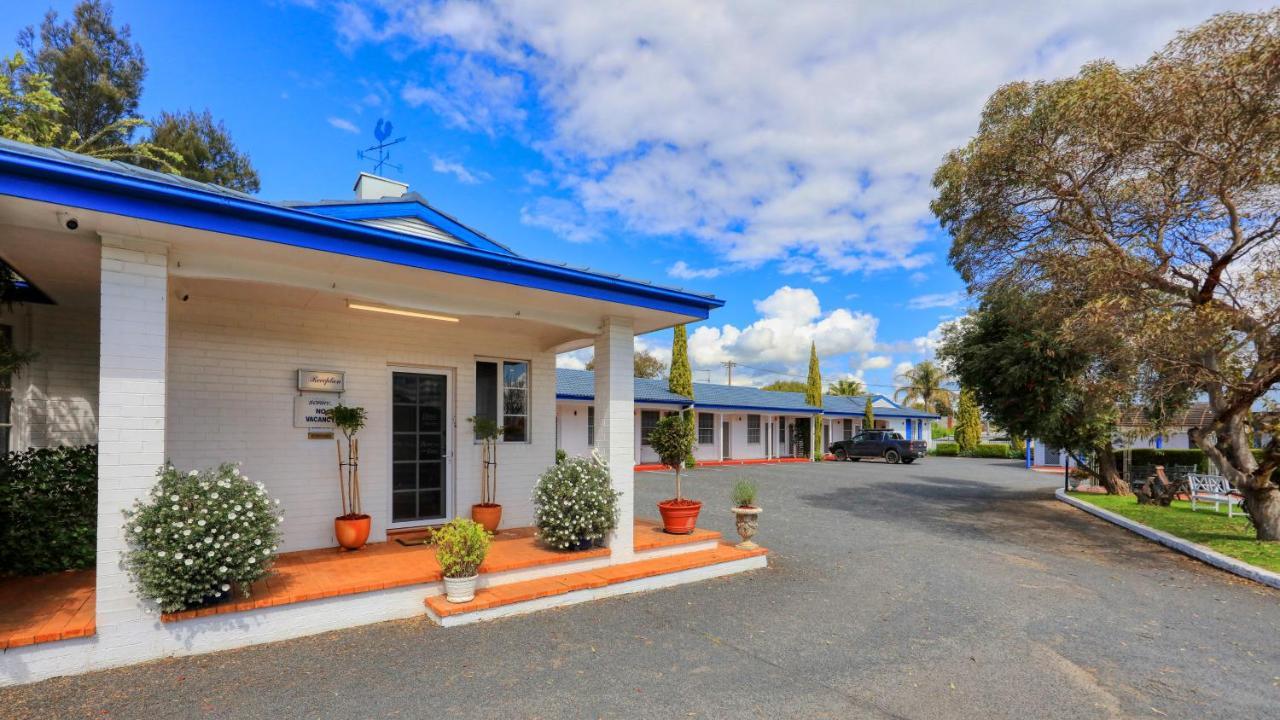 يونغ Colonial Motel & Apartments المظهر الخارجي الصورة