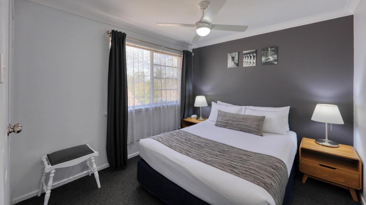 يونغ Colonial Motel & Apartments المظهر الخارجي الصورة