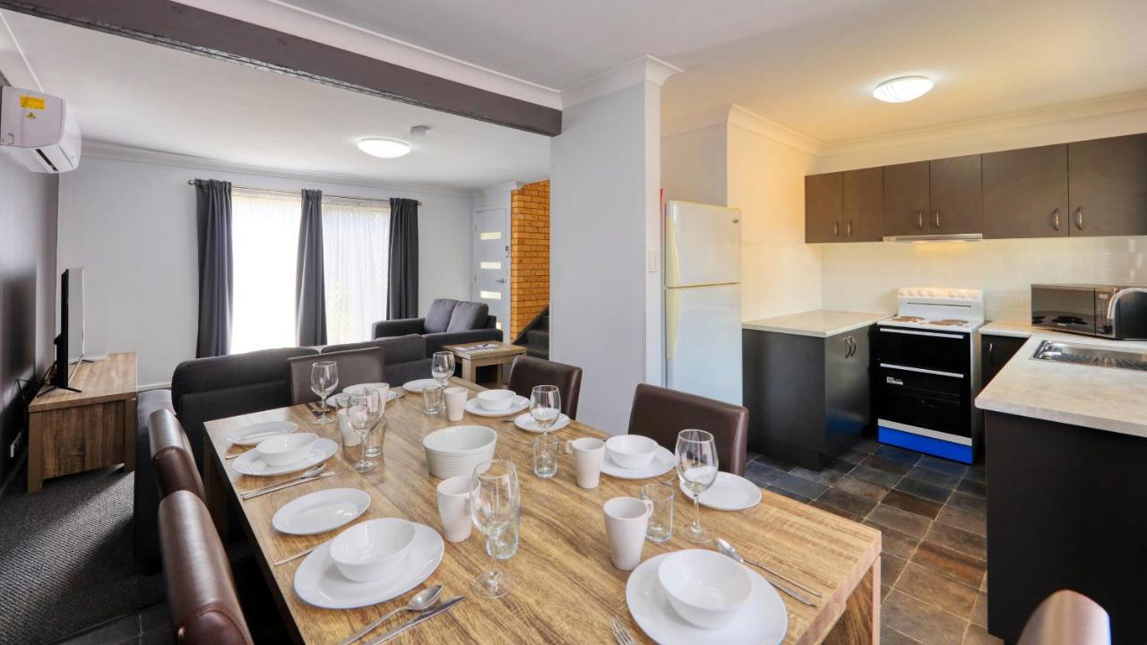 يونغ Colonial Motel & Apartments المظهر الخارجي الصورة