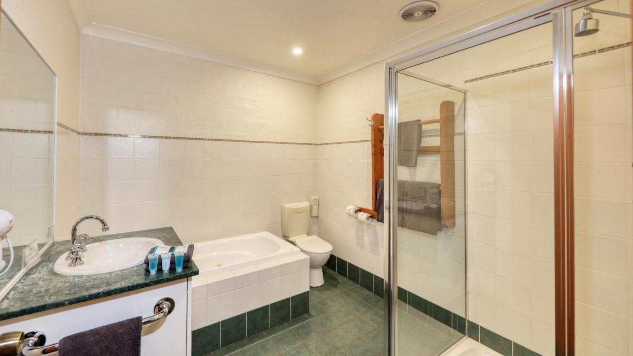 يونغ Colonial Motel & Apartments المظهر الخارجي الصورة
