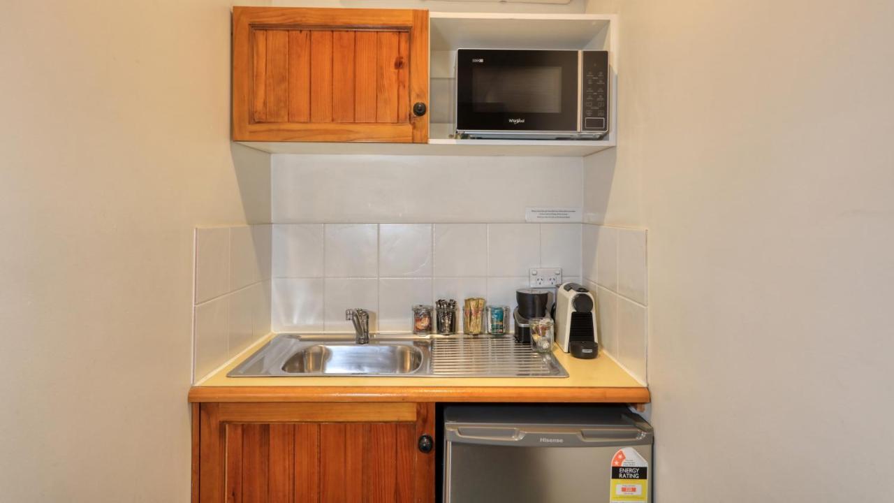يونغ Colonial Motel & Apartments المظهر الخارجي الصورة