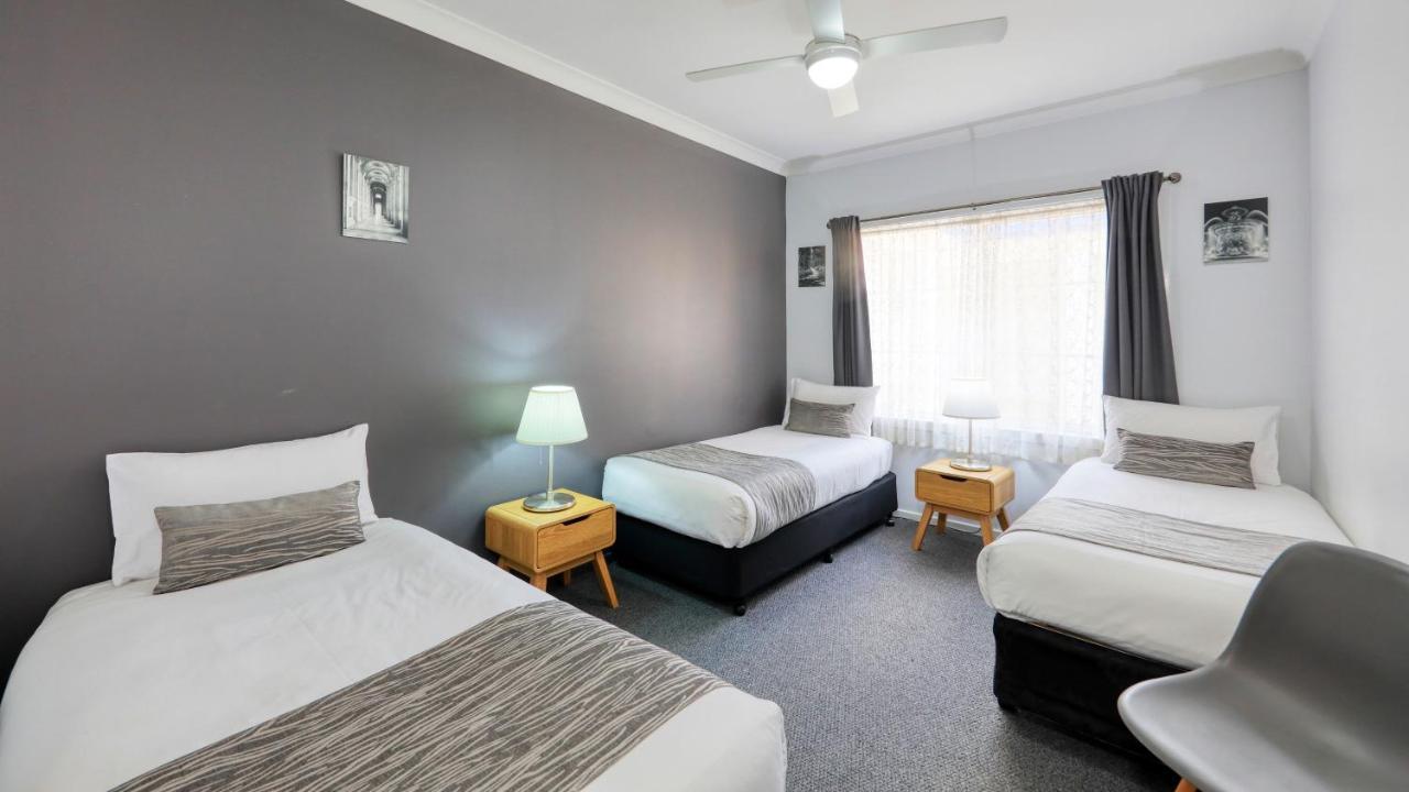 يونغ Colonial Motel & Apartments المظهر الخارجي الصورة